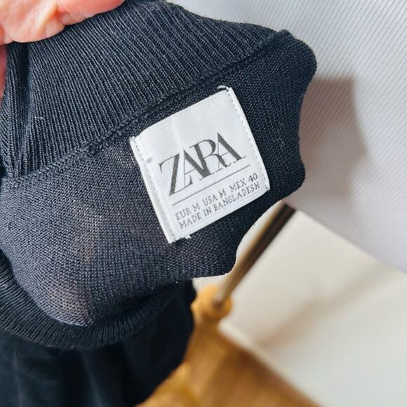 Zara Elegant Black Turtleneck Sweater - Picture 4 of 7